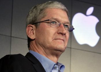 Apple CEO Prioritizes Breakout AR Glasses Over Meta Competitors